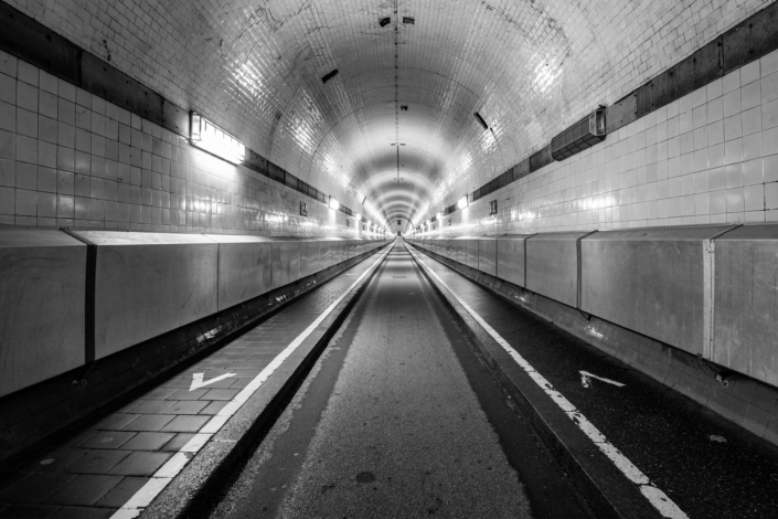 rang 4–20 · ste­fan wil­li · time tunnel
