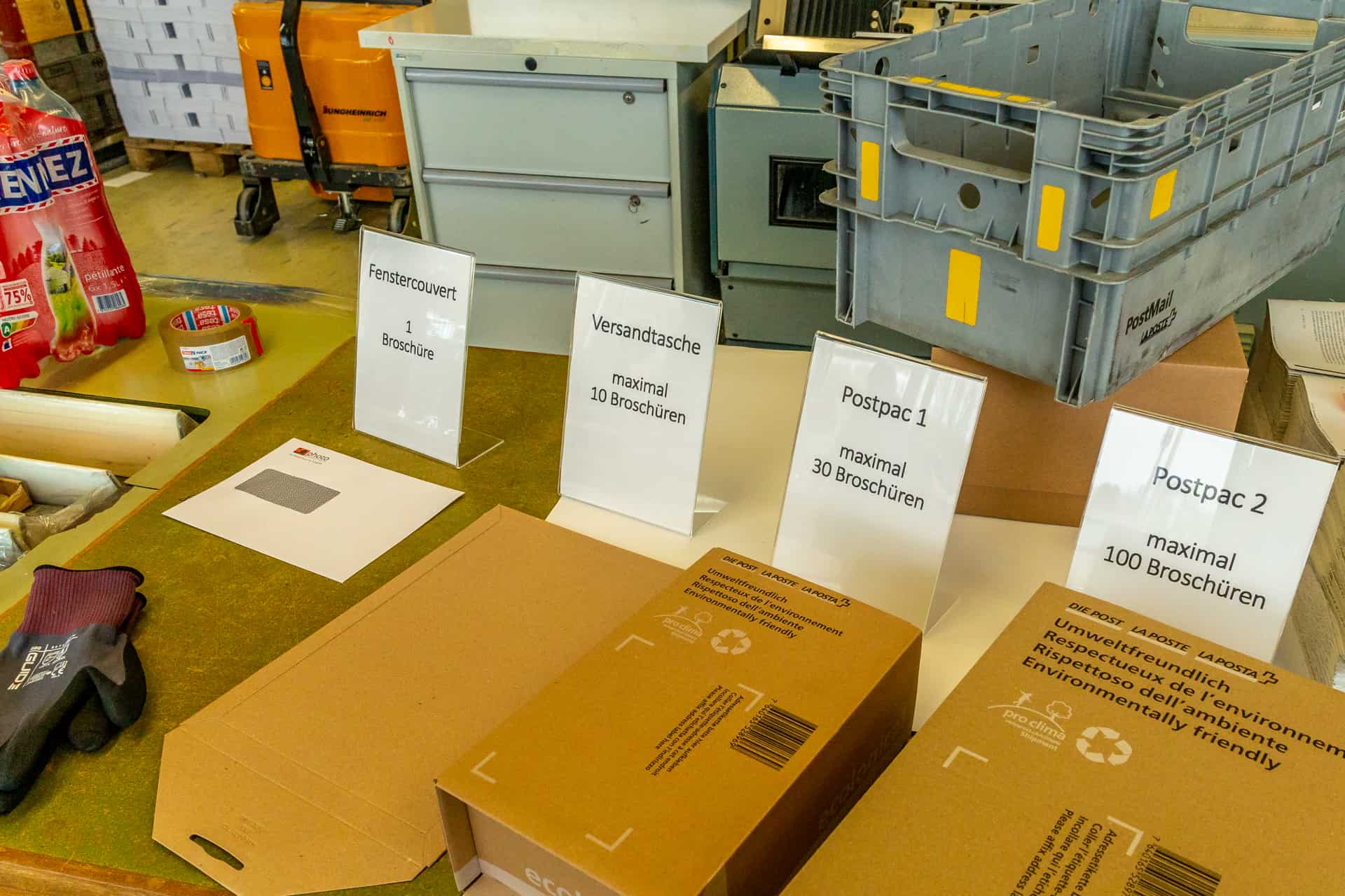 packaging and shipping of the brochures on march 25, 2023 at stämpfli ag